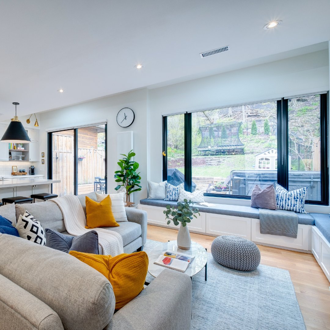 WrightMoves's tweet image. 🪟 Open the windows (and wash them!)
Link for some simple ideas for bringing spring into your home.⁠

l8r.it/98DB
⁠
#springtime #bringinspring #windows