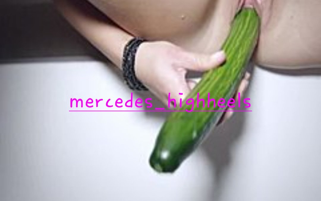 HeelsMercedes's tweet photo. Su onlyfans c'è il video 🥒💦 https://t.co/g7U1i7tqX6