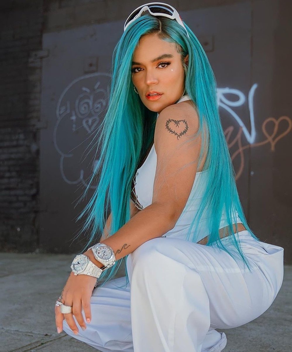 Ryan_Demere's tweet photo. I was going down memory lane then came across the pants I designed for @karolg ‘s “El Makinon” video.  Thanks to all of you for always trusting my artistic vision.   
Makeup: Duvan Foronda
Styled by: @palfonso93 
Hair: @cesar4styles 
Wearing my custom backwards pocket trouser https://t.co/XW4AnFi8Si
