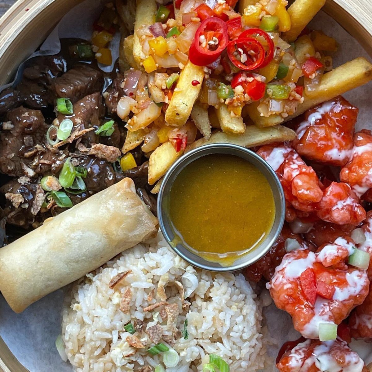 #FreeFood #LoyaltyRewards - Collect #ChowCoins for when you #Eatin or #TakingOut and be rewarded with #Free #BaoBuns #OneManFu #VeganManFu #SaltnPepperFries 
Click on the link to get your rewarding digital loyalty card now! linktr.ee/wowyauchow #Altrincham #Swinton #Manchester