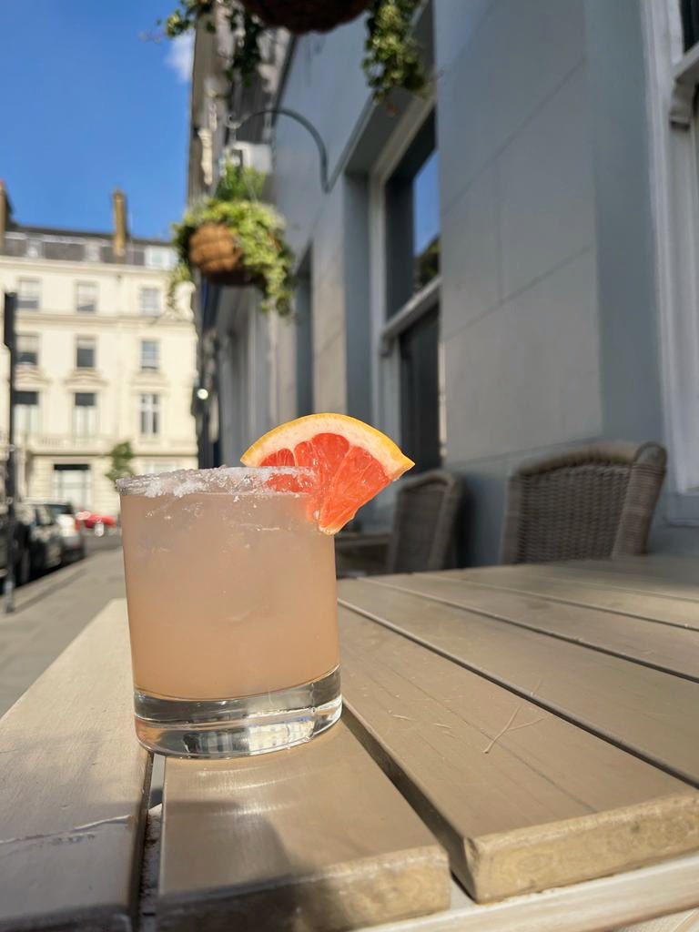 ThePrinceAlfred's tweet photo. 🍹Embrace the citrusy goodness of our refreshing Paloma as you bask in the warm rays of summer. Cheers to bright days and great drinks! 🥂
#youngs #palomaweek #youngspubs https://t.co/Ci6bKYHqLw