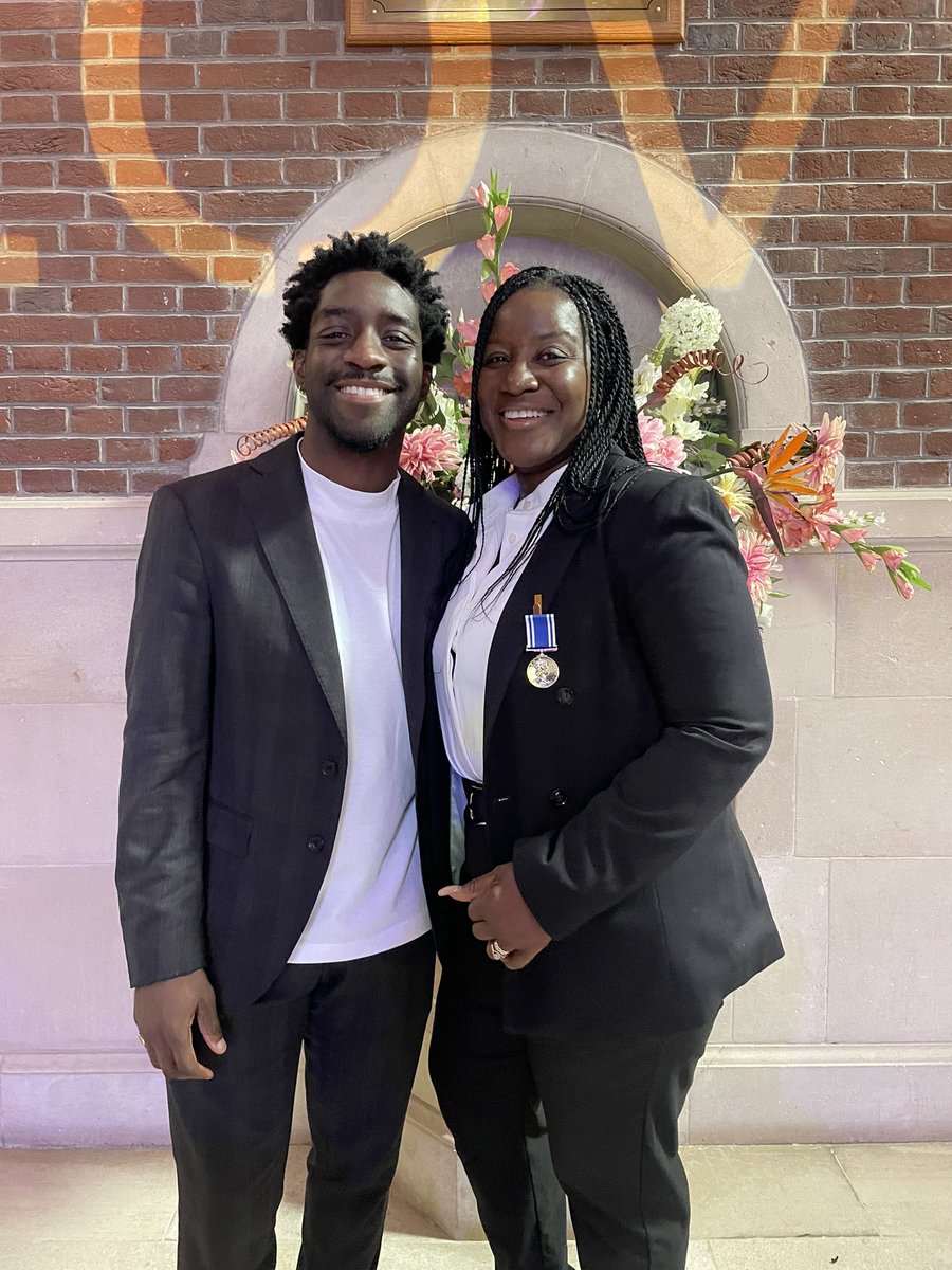 _YasElizabeth's tweet photo. Proud!🎖❤️Celebrating my Mama! 20years of serving in the Met. You work so hard, juggling  &amp; serving in all areas of your life to such a high standard. You are a huge inspiration &amp; support in my life,today I felt so honoured to be able to celebrate &amp; support you! 
#inspired https://t.co/ICBY8Cqu58