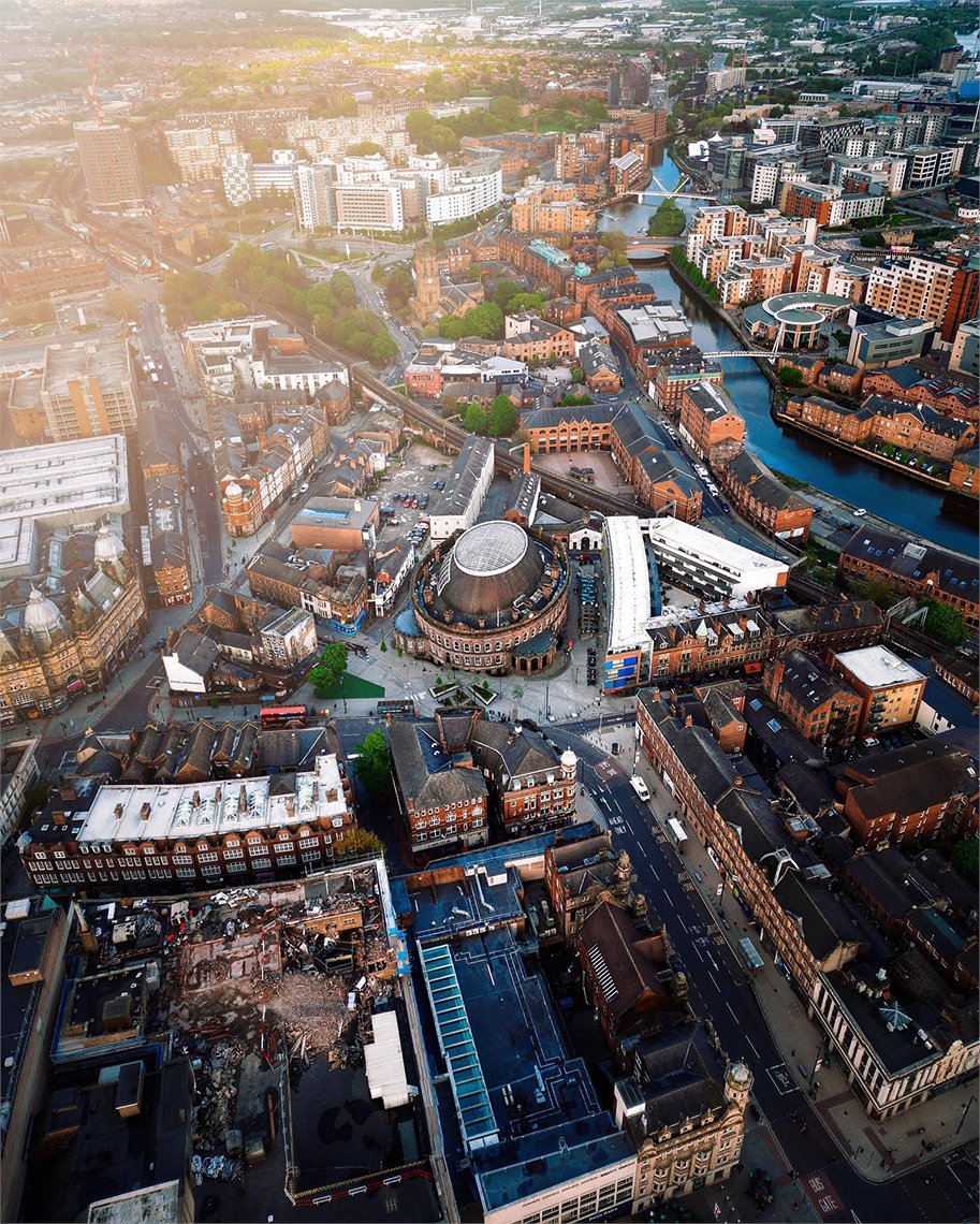 This bird's-eye view of Leeds is absolutely stunning ❤️

Photo by IG: andremilnoches

#leedscitycentre #leedsdrone #dronepals