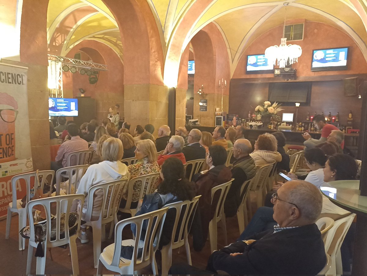 estapillao's tweet photo. Ya estamos liados con la segunda sesión.
Otra vez llenamos el bar.
#GregorioRomero @UMU
@LluisMontoliu @CSIC @CNB_CSIC
⏱️19:00hrs 🗺️ #SalaSilos
#pint23LOR #pint23es
@pintofscienceES https://t.co/DPAkv7umMX