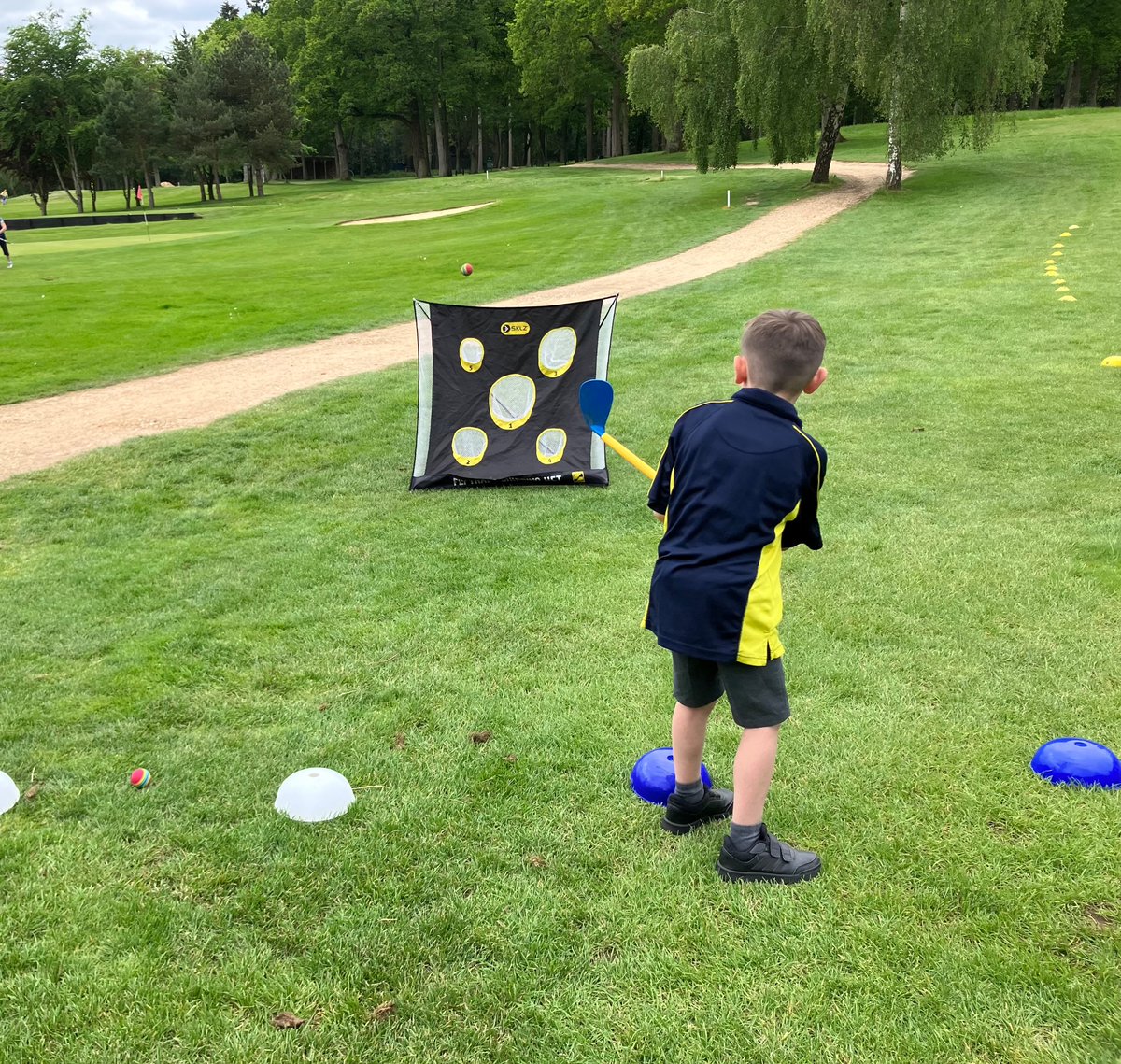 SSPSouthBucks's tweet photo. A glorious afternoon ☀️ for our Year 3&4 Golf festival ⛳️ @ClubHuntswood #fun #physicalactivity #sunshine #determination #teamswork #festival @YourSchoolGames https://t.co/YPlOjJYAtd