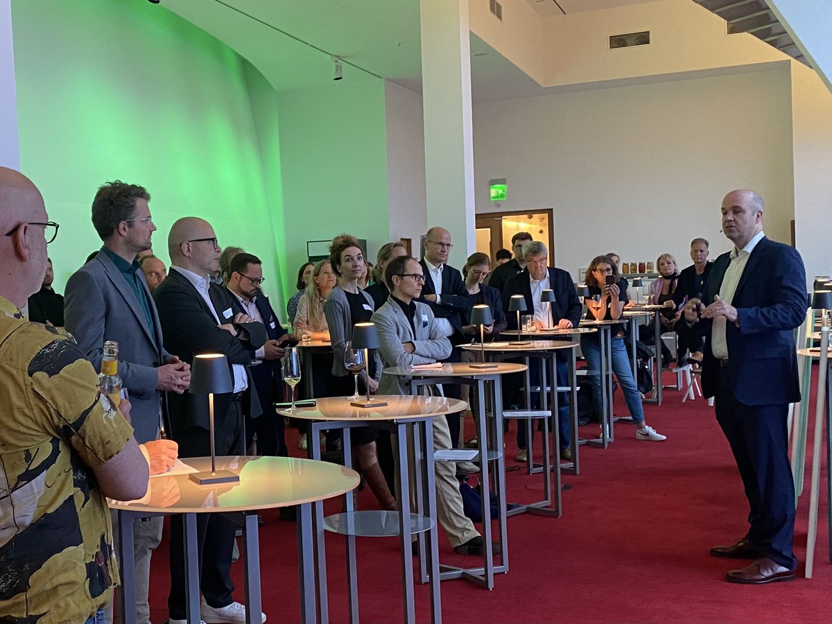 „#WahrePreise erfordern eine Beendigung von Subventionen, einen effektiven CO2-Preis und eine viel stärkere Berücksichtigung von Externalitäten, zum Beispiel bei Nahrungsmittelpreisen“, betont <a href="/MFratzscher/">Marcel Fratzscher</a> in seinem #Impuls zum Auftakt des Abends und der Diskussion.