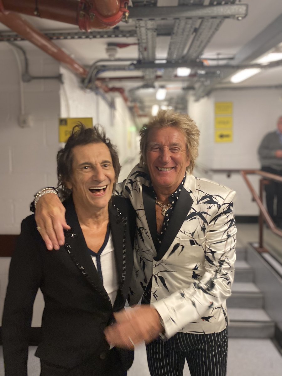 Fantastic evening last night for our mate Jeff, lots of lovely players, friends, and family in attendance. Looking forward to doing it all over again tonight

@ronniewood