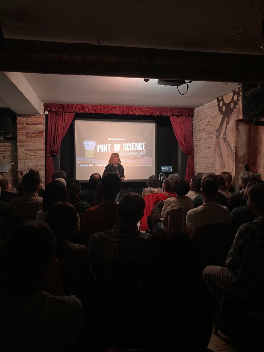 cornflakehunter's tweet photo. ¿Una orden de alejamiento para una misma? @m_horno nos habla de nuestra voz interior y nuestros pensamientos negativos.

#pint23es
#pint23zgz
@pintofscienceES 
@ElSotanoMagico 
@RISArchers 
@UccUnizar 
@MariJoPar https://t.co/9uBVM6fiEQ