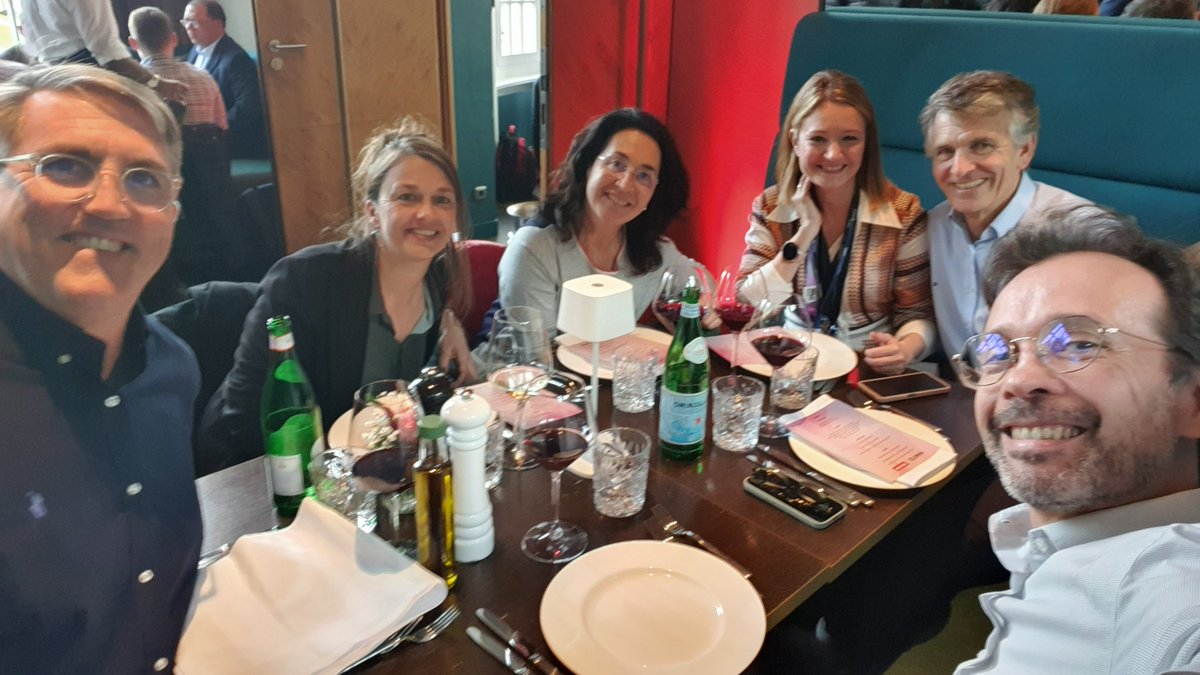 Le <a href="/BSC_CNS/">BSC-CNS</a> troupe enjoying a nice <a href="/Lenovo/">Lenovo</a> dinner after a long @ISChpc day