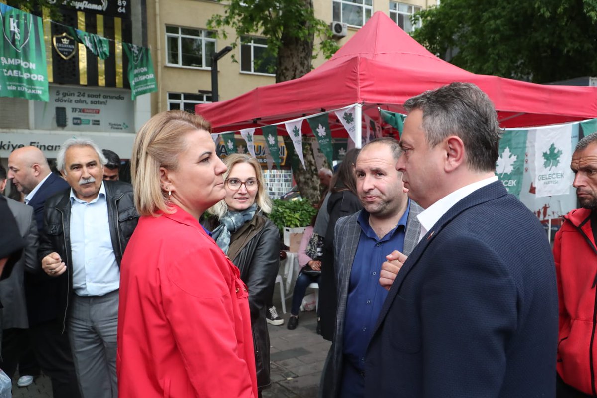 fatmakaplan's tweet photo. GERÇEKLERİ GÖSTERMEMİZE İZİN VERMİYORLAR!   

Yürüyüş Yolu ve Cumhuriyet Parkı'nda bulunan ve Cumhurbaşkanı adayımız Sn. Kemal Kılıçdaroğlu'nun gerçekleri anlattığı LED ekranlarımızı kararttılar, kaldırmak istediler.   

KEMAL BEY'İN SÖYLEDİKLERİNE, GERÇEKLERE KATLANAMADILAR! https://t.co/0zCcOAVJJj