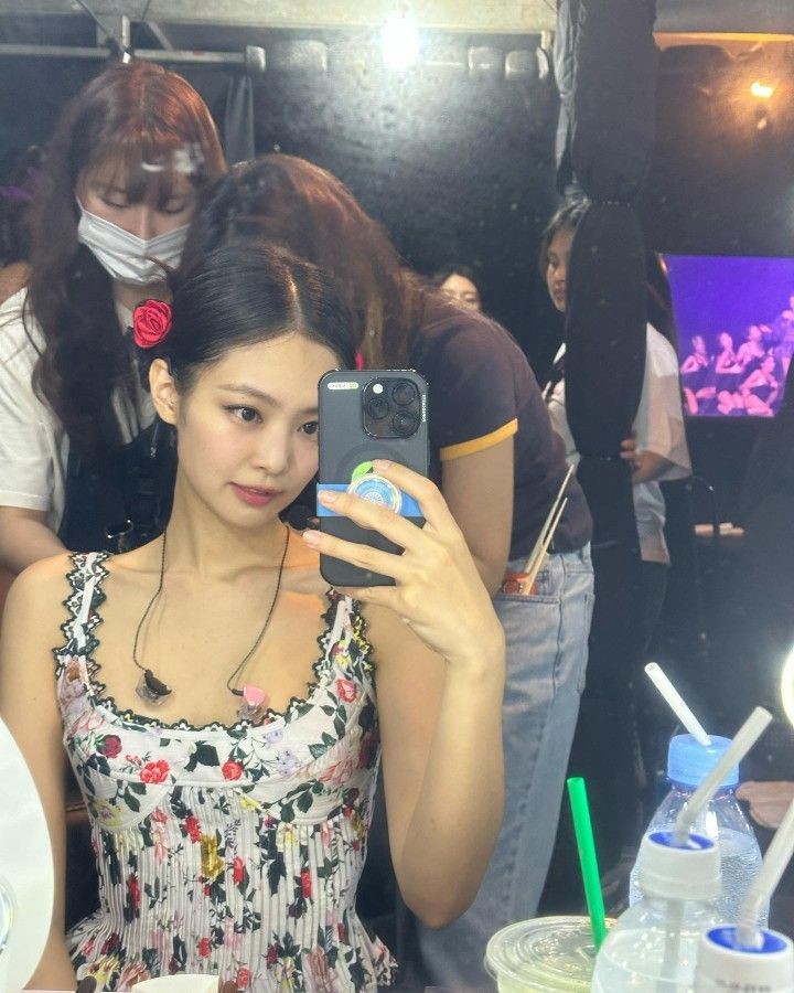 jennienin su flowerli tatlis elbisesi🥹🥹❤️‍🩹❤️‍🩹