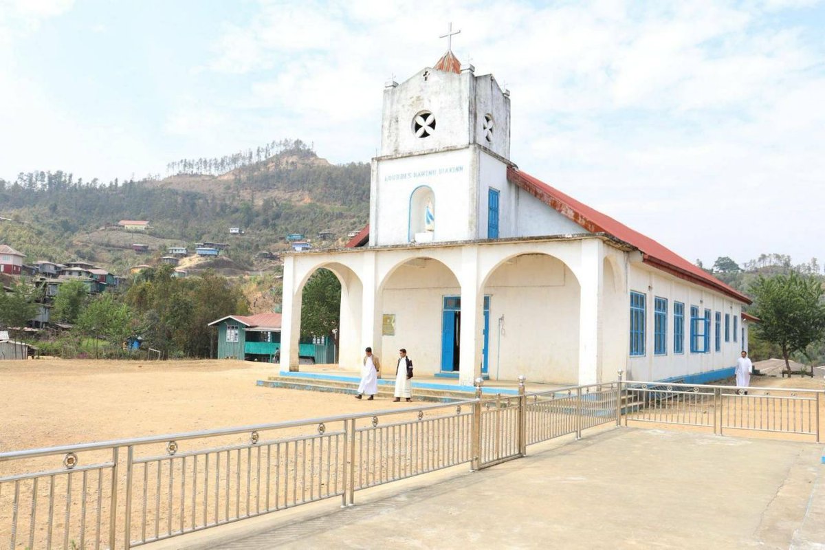 Yun36041653's tweet image. The interiors of a #CatholicChurch building in Tiphul Village, #Hakha Township was damaged as heavy bombs dropped by junta’s warplanes landed close to it on April 14. Nearly 140 separate #Airstrikes have been conducted in Chin State, since Jan 2023. #WhatsHappeningInMyanmar
