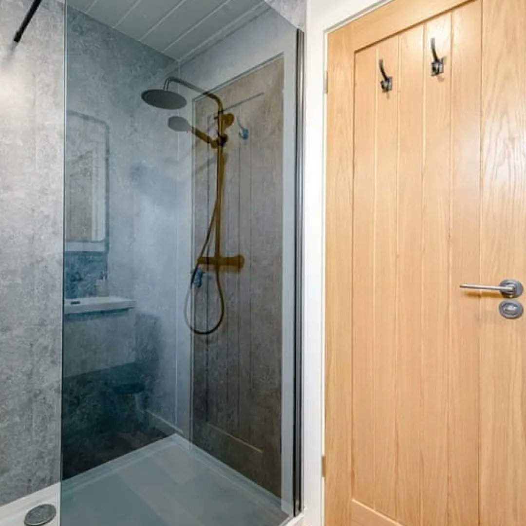 HighlandHols's tweet photo. ✨Today we are shedding the spotlight on our Nevis Hot Tub Lodge 1!✨

With a wonderfully relaxing outdoor hot tub with amazing views of Ben Nevis, this lodge makes the perfect getaway for two🥰 

Don't miss out! Book your next staycation today https://t.co/SrKiI2kaSb 
#bennevis https://t.co/bvWcjZ9Gzq