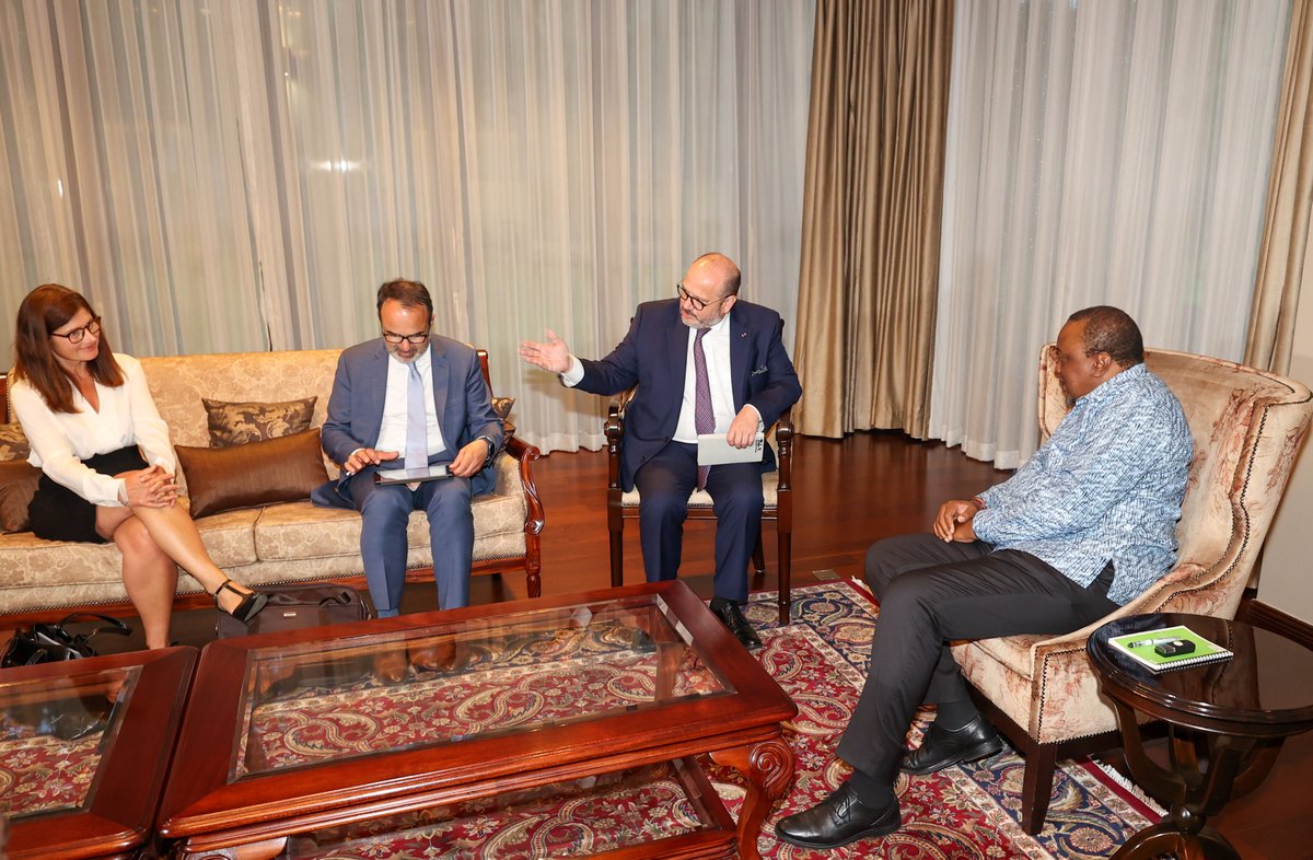 4thPresidentKE's tweet photo. US & SWISS AMBASSADORS TO KENYA AND EU DELEGATION PAY EAC FACILITATOR A COURTESY CALL

Former President Uhuru Kenyatta, Facilitator of the East African Community (EAC) – Led Nairobi Peace Process, has today met with Meg Whitman, United States Ambassador to Kenya, Valentin Zellweger Switzerland Ambassador to Kenya, and the European Union delegation led by Mr. Bernard Quintin, Deputy Managing Director Africa, who paid him a courtesy call. 

The representatives and the delegation deliberated on the current operational situation, progress made, and their support for the ongoing political process of finding lasting peace and stability in the eastern part of the Democratic Republic of Congo (DRC). 

The Facilitator also received a report from his technical advisors following a meeting with the East African Community Monitoring & Verification Mechanism earlier. 
@USAmbKenya @SwissEmbassyKE