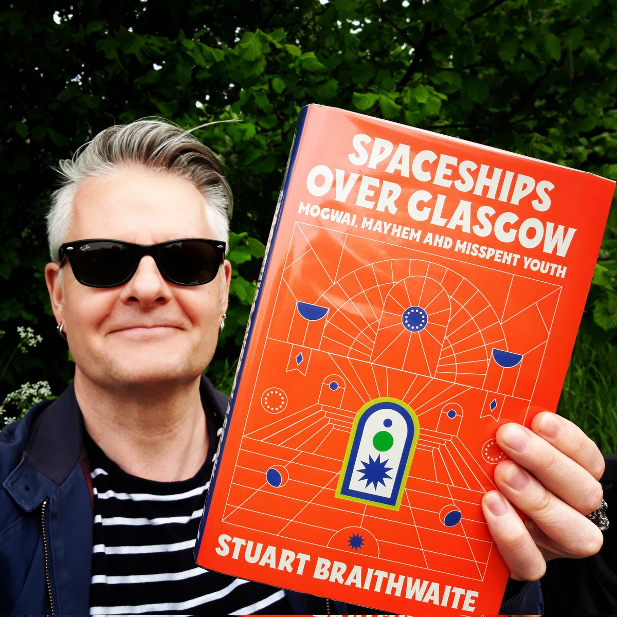 I'm chatting to <a href="/plasmatron/">stuart braithwaite</a> of <a href="/mogwaiband/">Mogwai</a> about his new book 'Spaceships Over Glasgow', this Sunday 28th May 2023.

It's in the Glasgow Royal Concert Hall at 9.15pm as part of <a href="/AyeWrite/">Aye Write</a> book festival.

Tickets: glasgowlife.org.uk/event/1/stuart…

You should come along!! 

🎸🤟❤