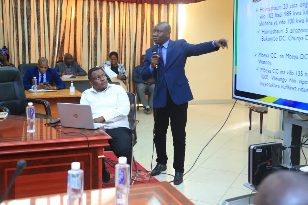ntulikapologwe's tweet photo. From Proof of Concept to the National Scale-up: 

Presenting m-mama initiatives before all Regional Commissioners (RCs) and Regional Admnistrative Secretaries (RAs) of Tanzania Mainland. 

Kazi iendelee! https://t.co/MOs4vLhcYs