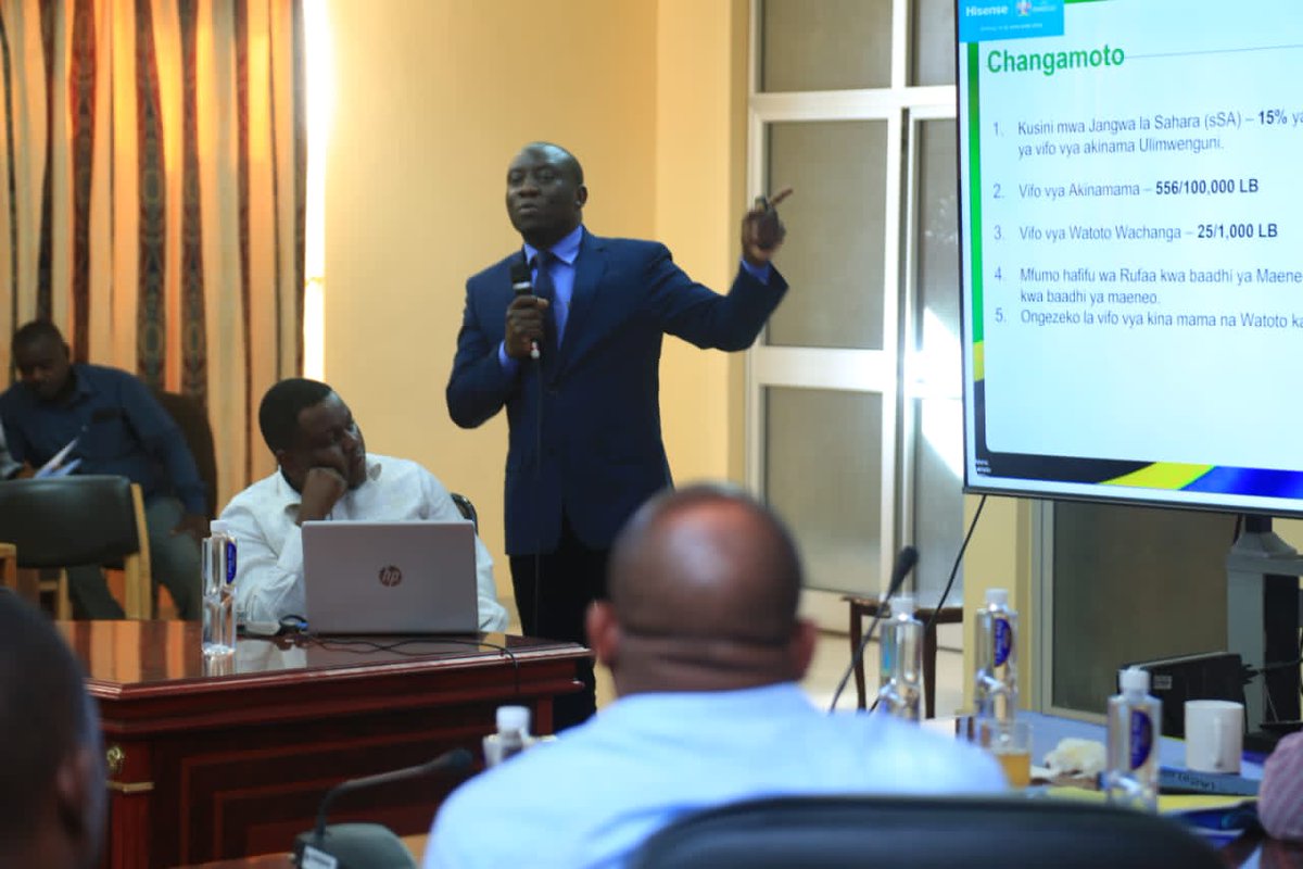 ntulikapologwe's tweet photo. From Proof of Concept to the National Scale-up: 

Presenting m-mama initiatives before all Regional Commissioners (RCs) and Regional Admnistrative Secretaries (RAs) of Tanzania Mainland. 

Kazi iendelee! https://t.co/MOs4vLhcYs