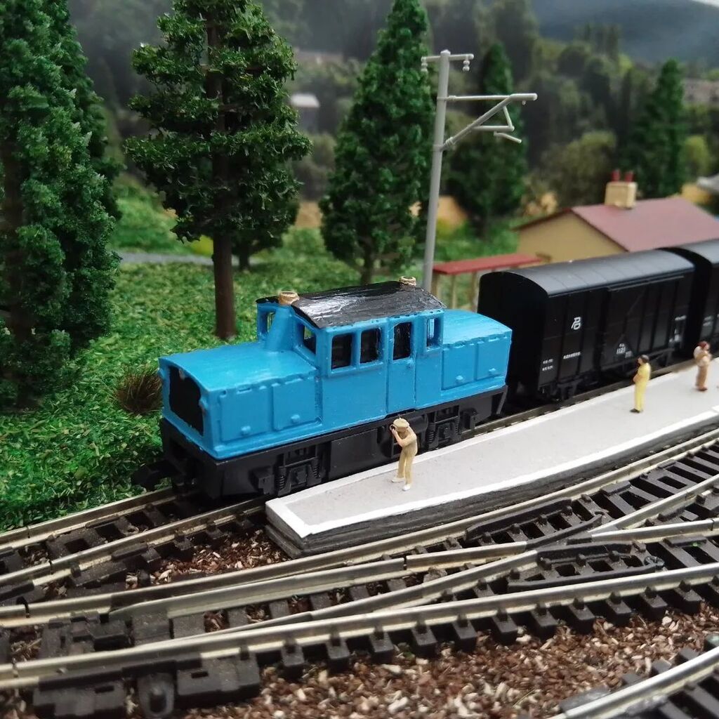 Freelance 3d printed diesel body on a Kato 11-109 chassis running under the wires on my N gauge layout. Video about the layout now on my you tube channel, budget model railways instagr.am/p/Csl9zD2tIfk/