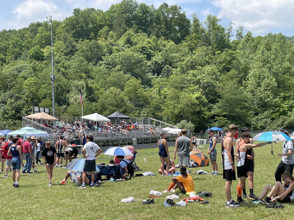 Greg_BHCSports's tweet photo. More scenes from the region 1d track meet in coeburn.  #hctrk https://t.co/7lYU126E1H