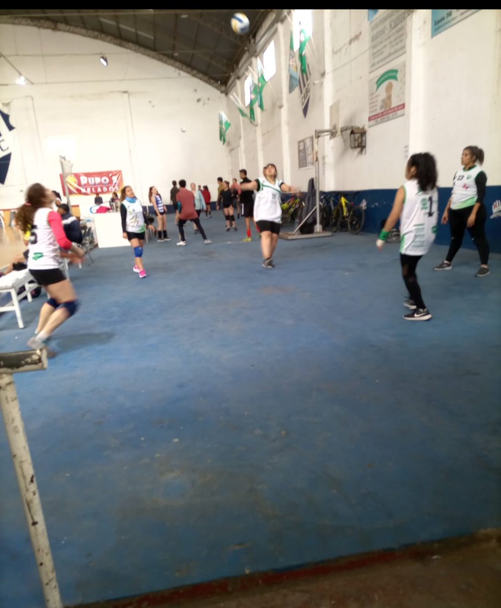 LauraHe13110330's tweet image. El equipo de VOLEY femenino de SINDICATO DE TRABAJADORES MUNICIPALES #stmbb
Este domingo 21/05 organizaron el primer torneo mixto.