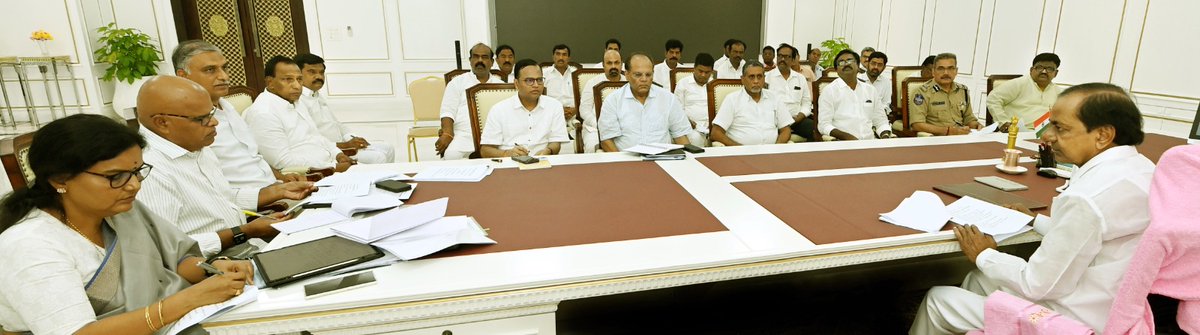 TelanganaCMO's tweet photo. తెలంగాణ రాష్ట్ర అవతరణ దశాబ్ది ఉత్సవాల నిర్వహణ నేపథ్యంలో రోజువారీ కార్యక్రమాల షెడ్యూల్ ఖరారు, పోడు భూముల పట్టాల పంపిణీ, తదితర అభివృద్ది సంక్షేమ కార్యక్రమాలపై ముఖ్యమంత్రి శ్రీ కె. చంద్రశేఖర్ రావు ఈరోజు సచివాలయంలో ఉన్నతస్థాయి సమావేశం నిర్వహించారు.  

ఈ సందర్భంగా ముఖ్యమంత్రి పలు నిర్ణయాలు తీసుకున్నారు.

గిరిజనులకు పోడు భూముల పట్టాల పంపిణీ:
జూన్ 24 నుంచి 30 వరకు గిరిజన సోదరులకు పోడు భూముల పట్టాల పంపిణీ కార్యక్రమం నిర్వహించాలని ముఖ్యమంత్రి కె. చంద్రశేఖర్ రావు నిర్ణయించారు. నూతనంగా పోడు పట్టాలు పొందిన గిరిజనుల వివరాలు సేకరించి రైతుబంధు వర్తింపచేయాలని అధికారులను సీఎం ఆదేశించారు. కాగా ఇప్పటికే ఆర్ఓఎఫ్ఆర్ ద్వారా రైతుబంధు పొందుతున్న వారితో పాటు నూతనంగా పోడు పట్టాలు అందుకోబోతున్న గిరిజన లబ్ధిదారులతోను క్రోడికరించి రాష్ట్రంలో మిగతా రైతులకు ఏవిధంగానైతే రైతుబందు అందుతున్నదో వీరికీ అదే పధ్దతిలో రైతుబంధు అందేలా చర్యలు తీసుకోవాలని సూచించారు. ఇందుకు సంబంధించి ప్రభుత్వమే బ్యాంకు అకౌంట్ ను తెరిచి పోడు భూముల పట్టాల యాజమానులకు నేరుగా వారి ఖాతాల్లో రైతుబంధును జమచేస్తుందన్నారు. ఇందుకు సంబంధించి నూతనంగా పోడు పట్టాలు అందుకున్న గిరిజన రైతుల బ్యాంకు ఖాతాల వివరాలను ఆర్థిక శాఖ వారికి అందజేయాలని, ఈ దిశగా చర్యలు తీసుకోవాలని గిరిజన సంక్షేమ శాఖ మంత్రి శ్రీమతి @SatyavathiTRS ను సీఎం ఆదేశించారు. పోడు భూముల పంపిణీ కార్యక్రమానికి తానే స్వయంగా హాజరవుతానని సీఎం తెలిపారు. 
 
జిల్లా కలెక్టర్ల కాన్ఫరెన్స్:
తెలంగాణ రాష్ట్ర అవతరణ దశాబ్ది ఉత్సవాల నిర్వహణ నేపథ్యంలో రాష్ట్ర వ్యాప్తంగా ఘనంగా నిర్వహించేందుకు చేపట్టాల్సిన ఏర్పాట్లు, కార్యాచరణకు సంబంధించి ఈ నెల 25న జిల్లా కలెక్టర్ల కాన్ఫరెన్సు నిర్వహించాలని ముఖ్యమంత్రి కె. చంద్రశేఖర్ రావు నిర్ణయించారు. ఈ సమావేశంలో మంత్రులు, జిల్లా ఎస్పీలు పాల్గొంటారు.

ఇండ్ల స్థలాల పంపిణీ: 
ఇప్పటికే ఆయా గ్రామాల్లో ఇంకా మిగిలి వున్న నివాసయోగ్యమైన ప్రభుత్వ భూములను అర్హులైన నిరుపేదలను గుర్తించి వారి ఇండ్ల నిర్మాణాల కోసం దశాబ్ది ఉత్సవాల నేపథ్యంలో అర్హులకు ఇండ్ల స్థలాల పట్టాల పంపిణీ చేపట్టాలని సీఎం నిర్ణయించారు.  

జూలైలో గృహలక్ష్మి పథకం ప్రారంభం: 
గృహలక్ష్మి పథకానికి సంబంధించిన గైడ్ లైన్స్ ను త్వరితగతిన తయారు చేయాలని, జూలై నెలలో గృహలక్ష్మి పథకం ప్రారంభించాలని సీఎం ఆదేశించారు.  

జూలైలోనే దళితబంధు కొనసాగింపు కోసం ఏర్పాట్లు చేయాలని సీఎస్ ను సీఎం ఆదేశించారు.  

నిమ్స్ దవఖాన నూతన భవనానికి శంఖుస్థాపన: 
జూన్ 14, వైద్య ఆరోగ్య దినోత్సవం నాడు నిమ్స్ దవఖానా విస్తరణ పనులకు సీఎం శ్రీకారం చుట్టనున్నారు. 2,000 పడకలతో నూతనంగా నిర్మించనున్న సూపర్ స్పెషాలిటి హాస్పిటల్ భవన నిర్మాణానికి సీఎం శంఖుస్థాపన చేయనున్నారు.

#తెలంగాణదశాబ్దిఉత్సవాలు