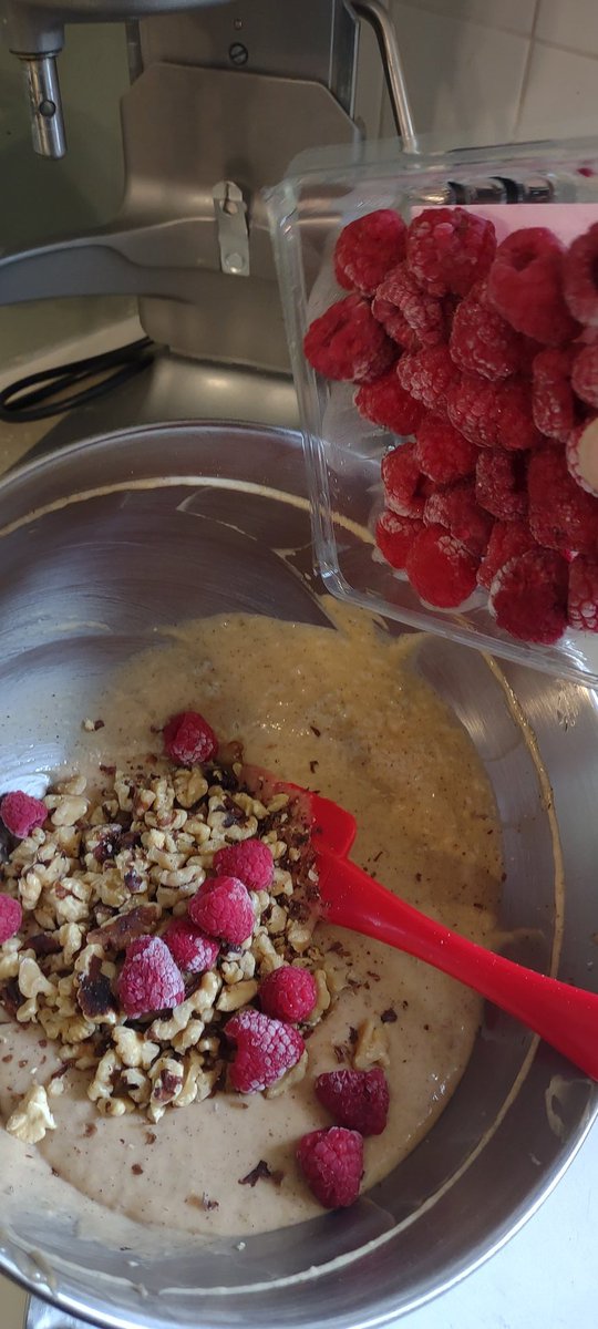 ashadowinamyst's tweet photo. #cooking #bread #breads
#DIY #prepper #prepers #oldways #recipes
Make it yourself !
Raspberry Walnut Banana Bread

People should know how to cook, do some carpentry, do some canning, gardening.
They should know how to use a sewing machine or sew by hand.
(Something to Remember)
You will always Not be able to do something.
Until you Try it.