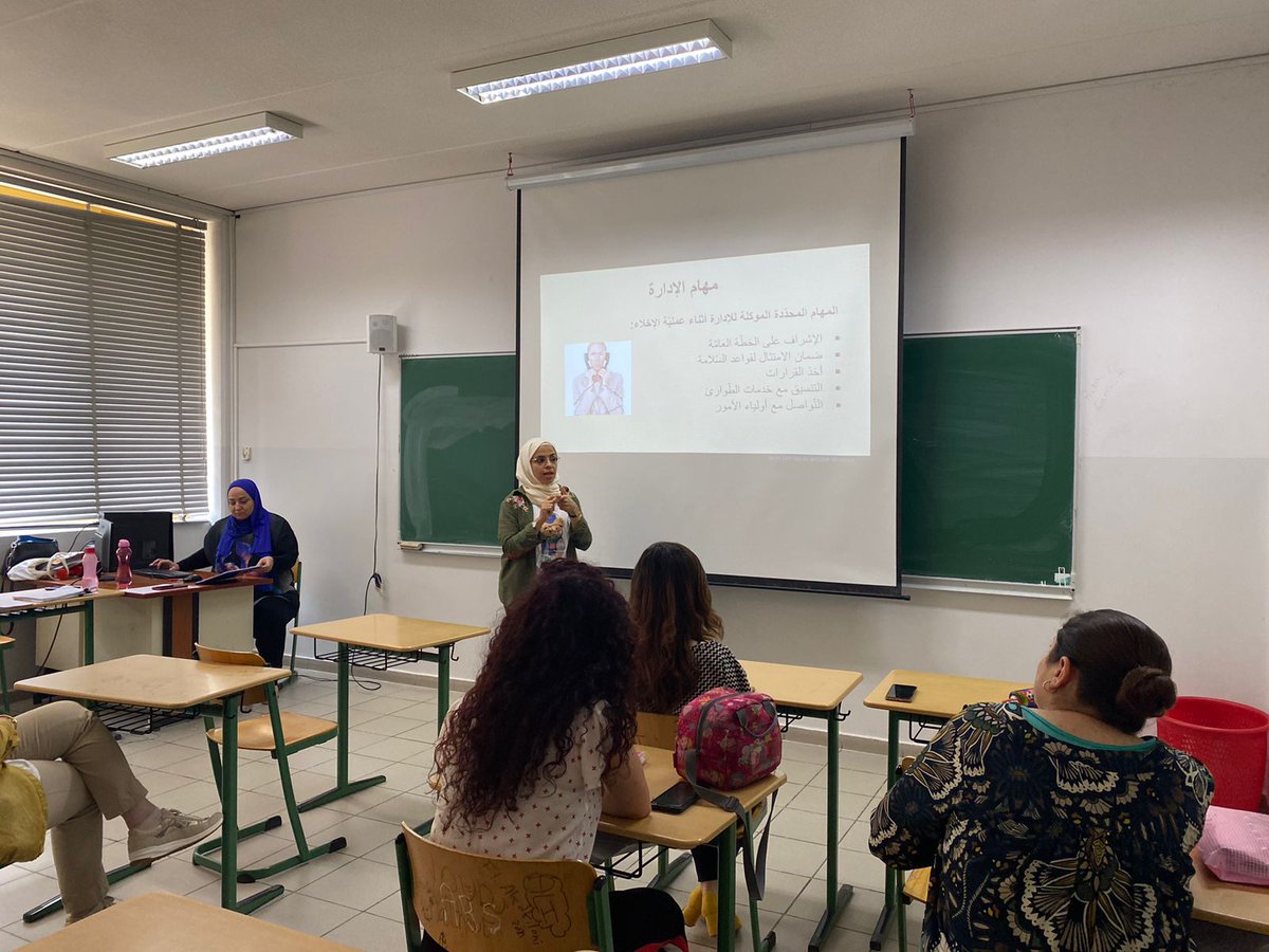 أقامت اليوم لجنة التدريب على الإخلاء بلقاء مع الأساتذة بغية التحضير لتدريب الإخلاء الكامل في ثانوية حسام الدين الحريري بغية نشر التوعية والتدريب على السلوك السليم في حال المخاطر بعيدا عن الهلع
#مع_لبيئة_دامجة_و_آمنة 
<a href="/dina_jradi/">Dina Jradi</a> <a href="/ea_rania/">Rania El Abbassi</a> <a href="/Hhhsinfo/">Houssam Hariri HS</a>