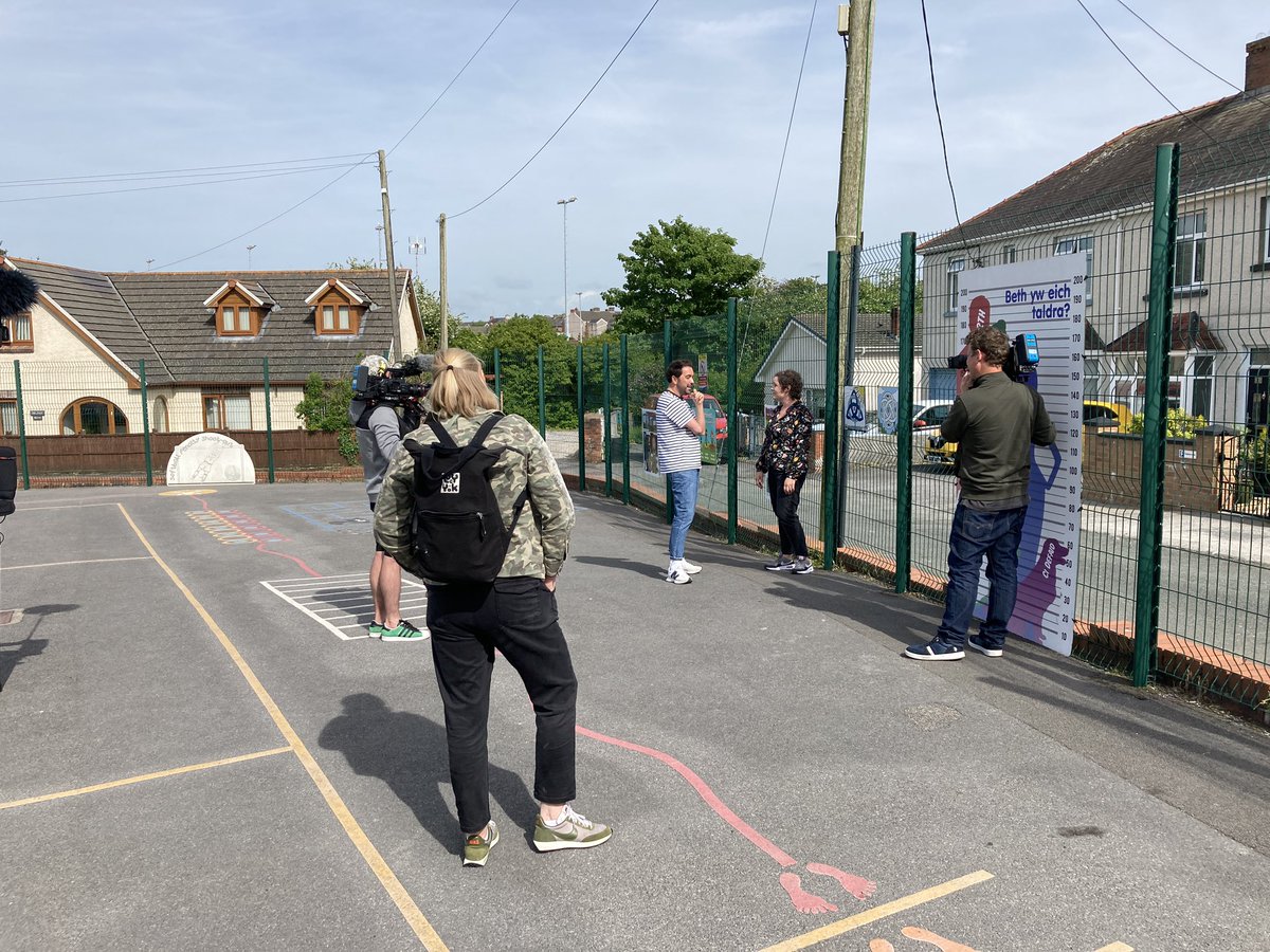 cispmultimedia's tweet photo. Filming today with @Tryst_Ellis and  #ProsiectPumMil @boomcymru in @YsgolGwenllian !! Thanks to the school for the opportunity to show our illustrations! Looking forward to working with @ysgolbydder tomorrow! @FfilmCymruWales @FfilmEducation @P_Burt @PartneriaethREC @CarmsCouncil https://t.co/iiOtvM801J