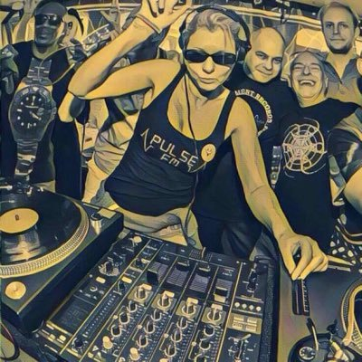 UGBassOLDSKOOL's tweet photo. DJ Skie live & smashing it with Oldskool/Newskool Breaks only on https://t.co/IXo2HXIvwG
@fmunderground #NotOnDAB @DJSKIE
Find us everywhere! Myradiotuner / Sonos etc
Check the new schedule https://t.co/Xfh06o3jkL
https://t.co/x7V8p92EJx <Chat
https://t.co/JEXB1yaFHW <listen https://t.co/NYKUmbS5l6