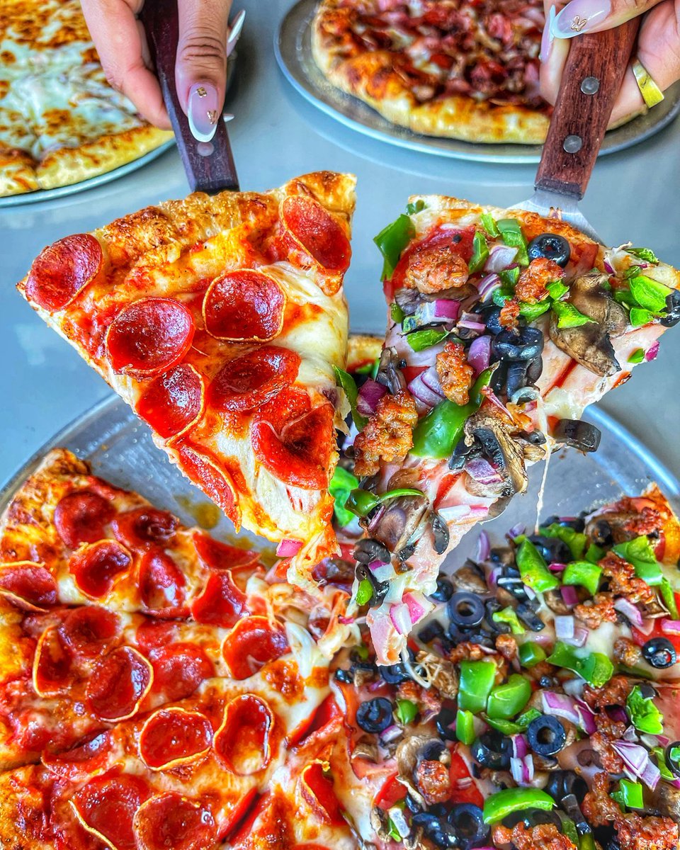 gr8americapizza's tweet photo. Got the BOGO blues?
Too much pizza for you (can't imagine 📷)
Get our TWIN CITIES or BRISTOL
Twin Cities is 2 GREAT Specialty pizzas in 1
Bristol is 1/2 Specialty 1/2 4 topping
C'mon..... add some flavor to your day
And make it a GREAT day with GAPCO https://t.co/TW2eTByXfZ