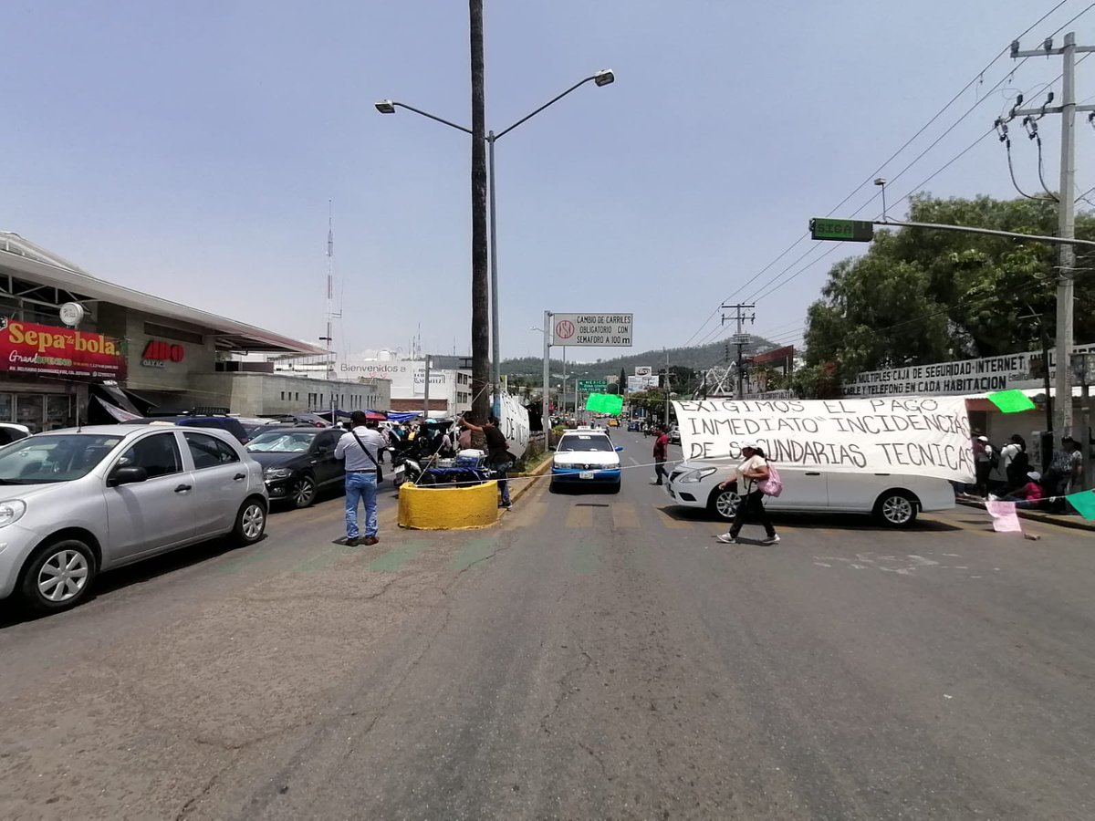 mariovas's tweet photo. Maestros toman la terminal del ADO y bloquean Héroes de Chapultepec y Cinco de Mayo, tráfico en la zona.Busque vías alternas. #Oaxaca #Noticia #news #INFO https://t.co/aNBOObveoA