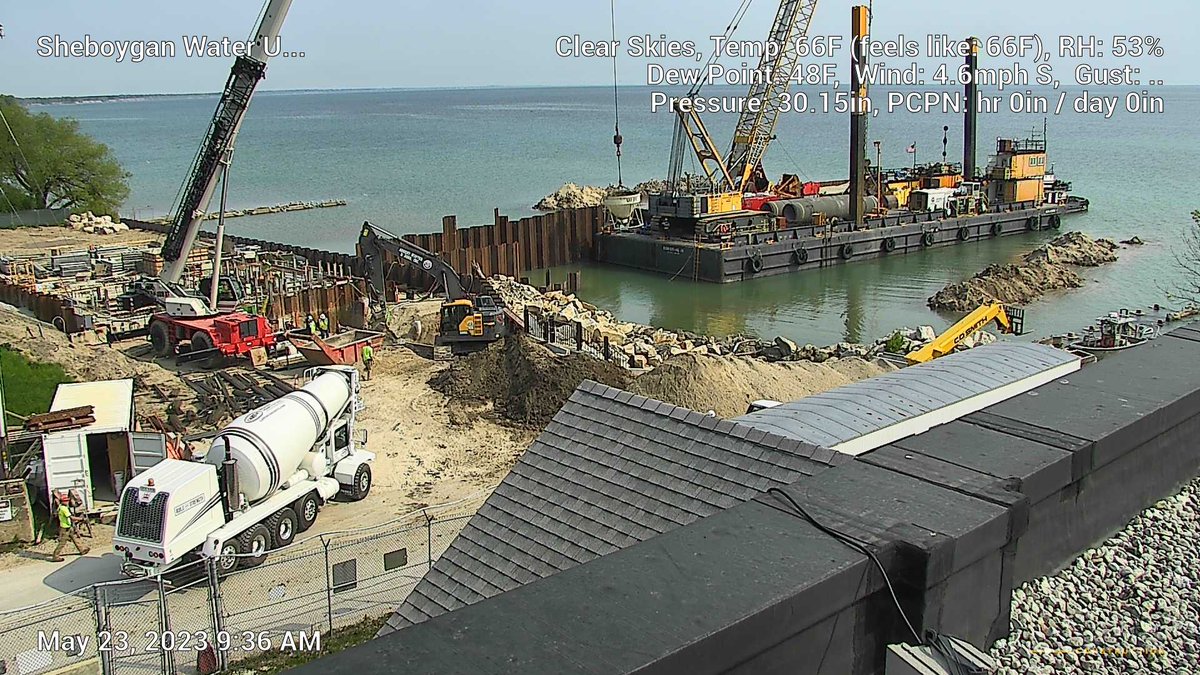 SheboyganWater's tweet image. The first sections of the new water intake pipeline are loaded and ready to be installed in the lake today! 

Check out the project fact sheet here: sheboyganwater.org/assets/Project… 

#lakemichigan #drinkingwater #drinktap