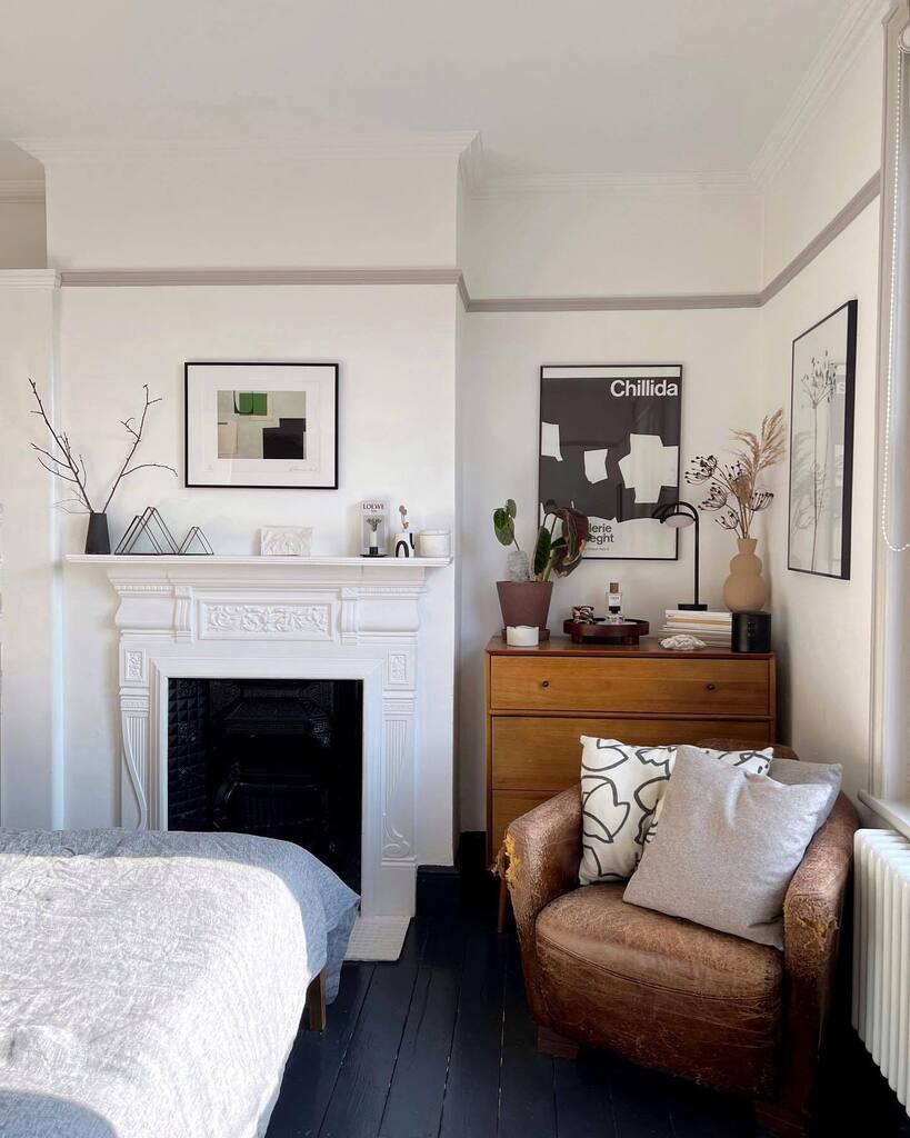 DesignSodaBlog's tweet image. Good evening! I haven’t posted for months, but was making some changes in the bedroom and took a quick snap on my iPhone. And in homage to the days when we just used to snap and post things in the moment I thought I’d put this on the grid. Incidentally, … instagr.am/p/Csl_GZutgb1/