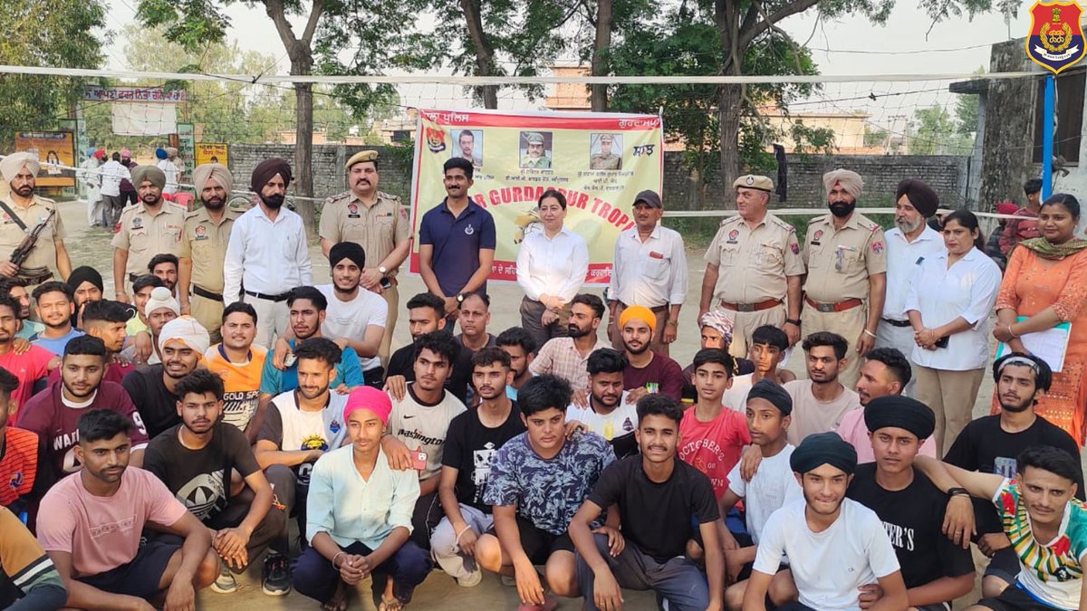 PP_Gurdaspur's tweet photo. As part of improving police public cooperation and weaning youth away from drugs in border areas, a week long volleyball competition "Border Gurdaspur Trophy" has been inaugurated by Gurdaspur Police.
#borderrange
#motivatetoyouth https://t.co/JUWi3uOceA