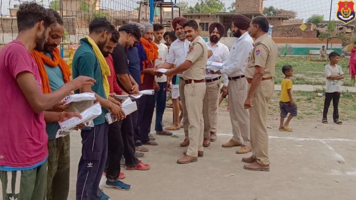 PP_Gurdaspur's tweet photo. As part of improving police public cooperation and weaning youth away from drugs in border areas, a week long volleyball competition "Border Gurdaspur Trophy" has been inaugurated by Gurdaspur Police.
#borderrange
#motivatetoyouth https://t.co/JUWi3uOceA