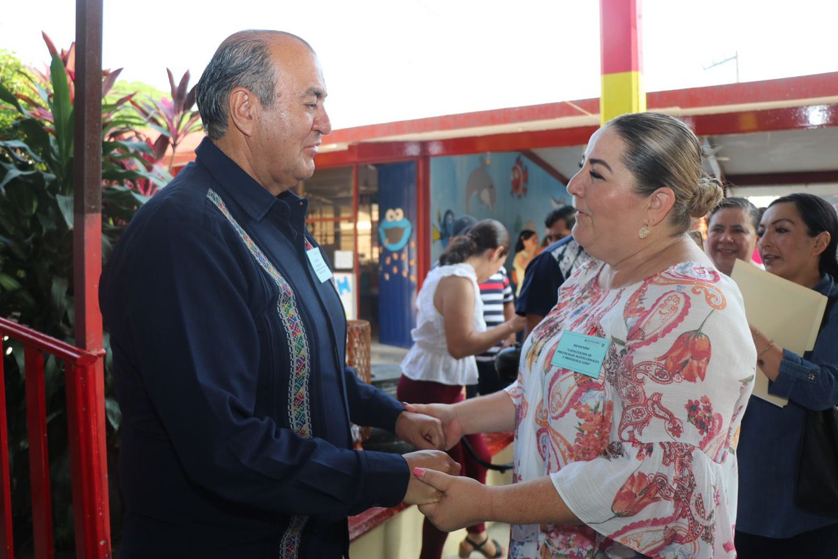 natycastrejonv's tweet image. Esta mañana iniciamos actividades en #SanFelipeOrizatlán visitando el Jardín de Niños “Leona Vicario” en donde se llevan a cabo capacitaciones, a fin de fomentar entornos de aprendizaje seguros, no violentos, inclusivos y eficaces para la comunidad educativa. 

Además, entregamos…