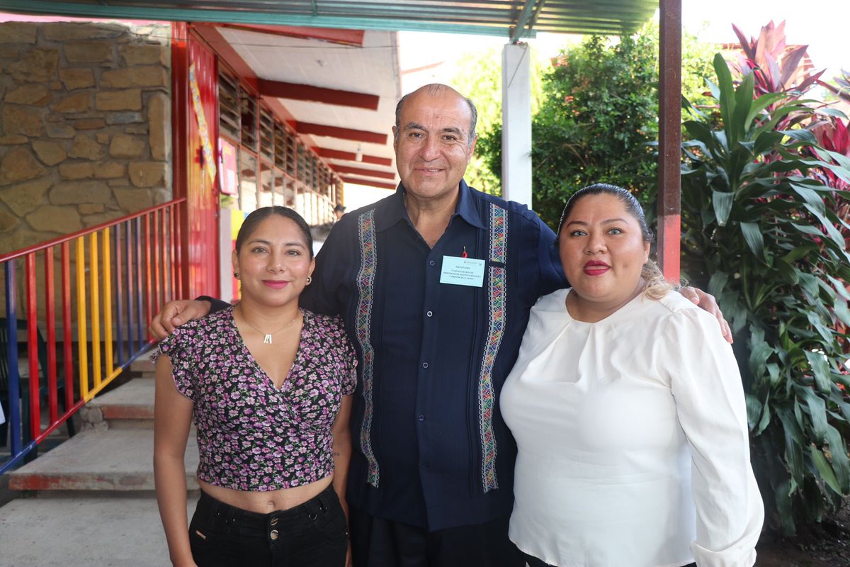 natycastrejonv's tweet image. Esta mañana iniciamos actividades en #SanFelipeOrizatlán visitando el Jardín de Niños “Leona Vicario” en donde se llevan a cabo capacitaciones, a fin de fomentar entornos de aprendizaje seguros, no violentos, inclusivos y eficaces para la comunidad educativa. 

Además, entregamos…