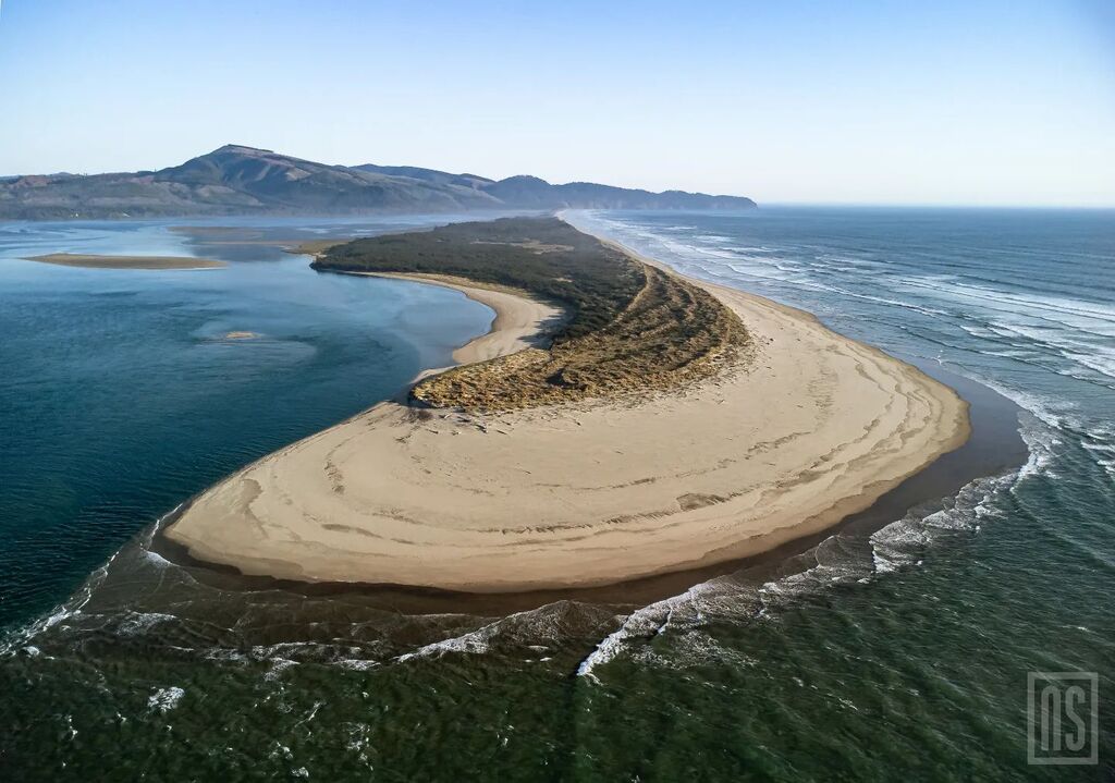 snish28's tweet photo. Netarts Spit from the air
.
.
.
#oregon #oregonisawesome #oregonexplored #pnw #pnwwonderland #pacificnorthwest #pnwisbeautiful #exploreoregon #captureor #thatpnwlife #youroregon #discoverthepnw #thenwadventure #wanderlust #travelgram #traveladdict #netar… https://t.co/4qf1aoI92h https://t.co/Yxpf2Y0kpS