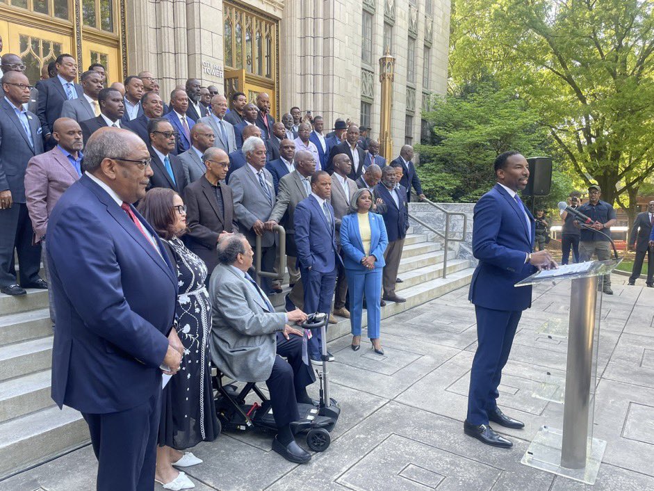 julia_doughty's tweet photo. Improve conditions, raise rages &amp; maintain current facilities instead of wrecking a living breathing watershed &amp; river corridor. 

Why are @atlpolicefdn &amp; @CityofAtlanta going through these motions? 

Why are people’s reps set to destroy precious public property? #GApol #ATLpol https://t.co/BUofXUyie2