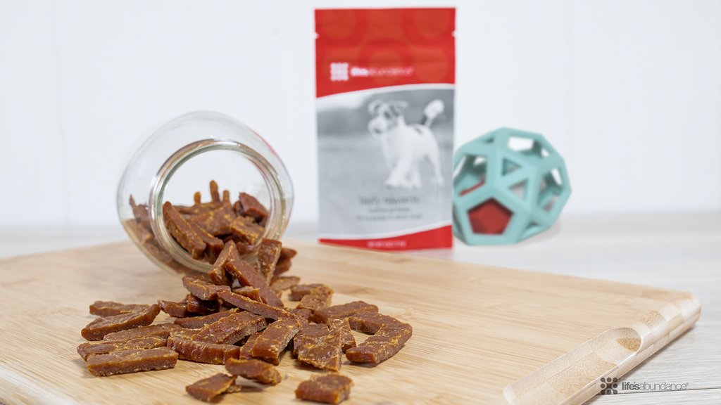 Say goodbye to doggie junk food and hello to Tasty Rewards! 🐶 These treats are pet nutrition made deliciously simple. bit.ly/3AJuoqi 🤌❤️ #healthydogtreats #dogtrainingtips