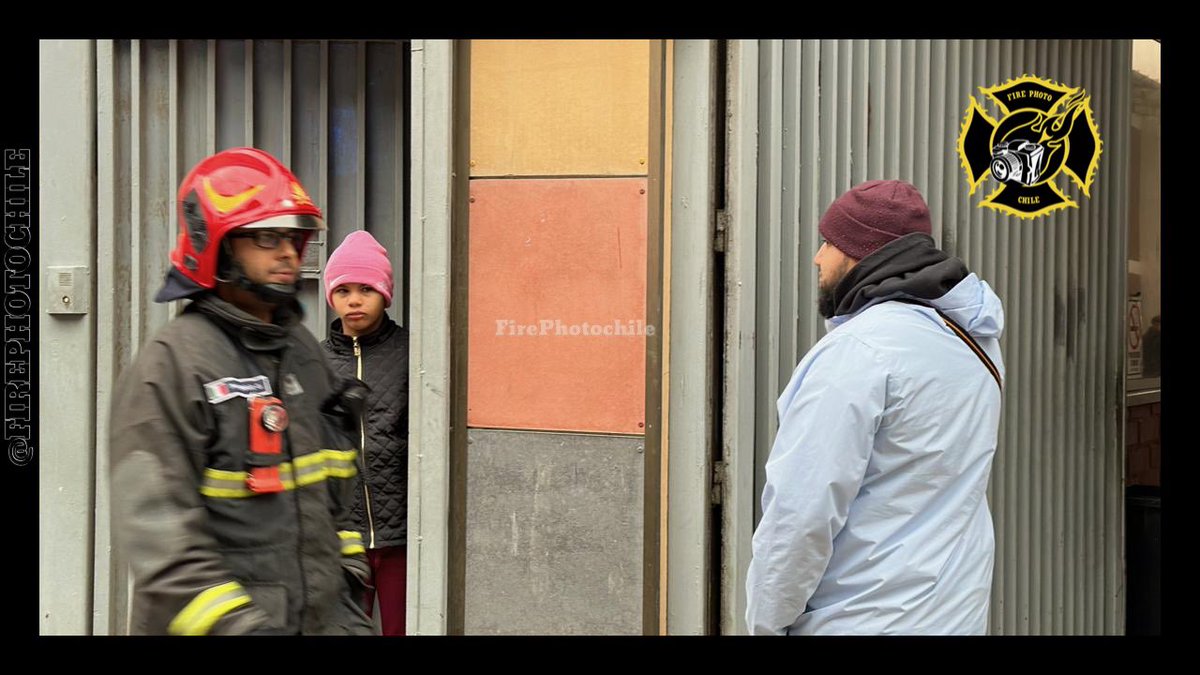 @cbs1863 Se encuentra trabajando en incendio de bodegas de almacenajes 
Clave: 10-02 / 2da Alarma de incendio 
Direccion: Claudio Gay / Abate Molina
Comuna: Santiago 
F1
@Bomberos__delMundo <a href="/biobio/">BioBioChile</a> <a href="/abcemergencias/">abcemergencias.cl</a> <a href="/Comandantecbs/">Comandantecbs</a> <a href="/CentralCBS/">Bomberos de Santiago</a> <a href="/bombaquinta/">Quinta CBS</a>