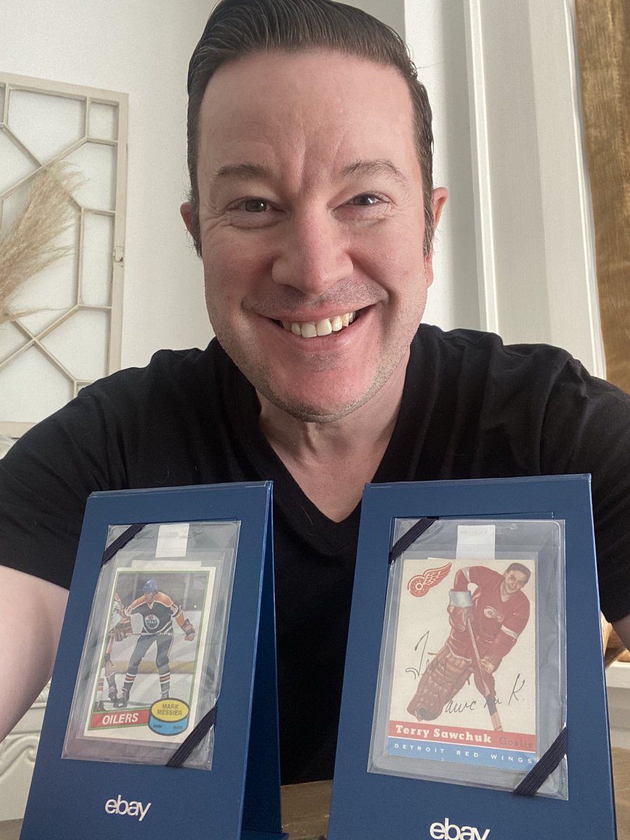 SNKenReid's tweet photo. Hockey cards make me smile, and with @eBayCanada and its #AuthenticityGuarentee for single ungraded trading cards $250 and above, I am getting exactly what I ordered. Shop https://t.co/j7R7M0yhA1 and look for the blue checkmark. #eBayPartner https://t.co/j2p7P9i2cP