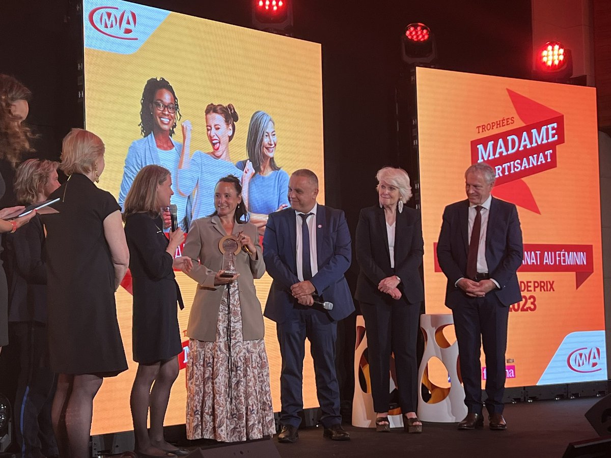 CMA France (@cmafrance_) on Twitter photo 🏆 Catégorie « Madame engagée »
<a href="/marieeloyfdeb/">Marie Eloy</a>, Corinne Perot-Reboul <a href="/FCEFrance/">FCE France</a> et Frédérique Préel <a href="/Femina_fr/">Version Femina</a> remettent le trophée à Marion Richaume, dirigeante d’«Atelier de la Lune», une entreprise de céramiques d’art. Bravo ! 👏🏼
Un dossier présenté par la <a href="/CMA_PACA/">CMA Provence-Alpes-Côte d'Azur</a> #LT 🏆 Catégorie « Madame engagée »
<a href="/marieeloyfdeb/">Marie Eloy</a>, Corinne Perot-Reboul <a href="/FCEFrance/">FCE France</a> et Frédérique Préel <a href="/Femina_fr/">Version Femina</a> remettent le trophée à Marion Richaume, dirigeante d’«Atelier de la Lune», une entreprise de céramiques d’art. Bravo ! 👏🏼
Un dossier présenté par la <a href="/CMA_PACA/">CMA Provence-Alpes-Côte d'Azur</a> #LT