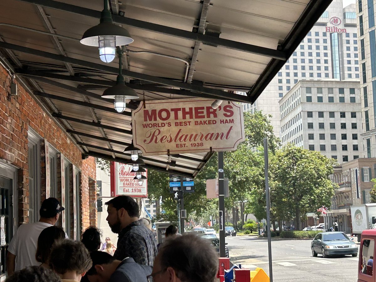 bjdback's tweet photo. @MailmanJack65 I was told that this must be the place.  Lunchtime https://t.co/TfV2vLxOm8