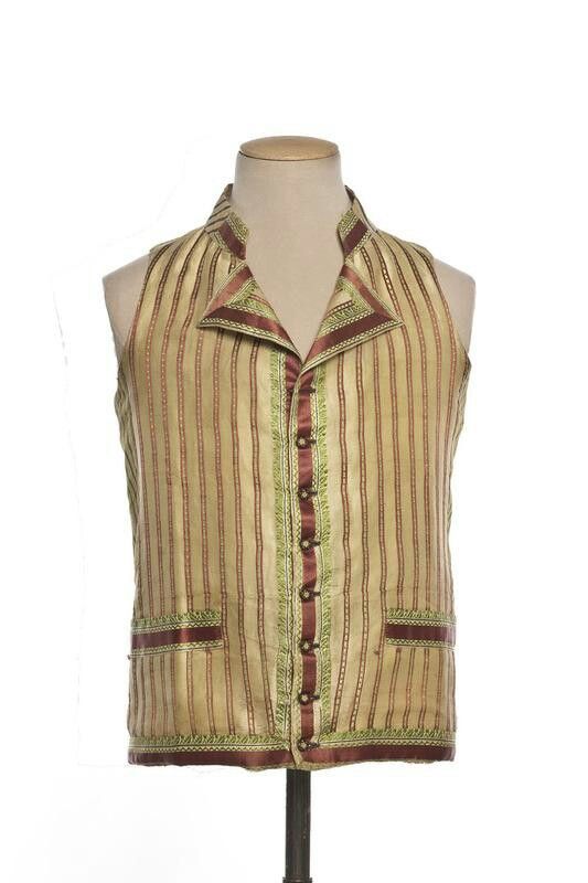#FridayNightFrills 18th Century men's silk waistcoat, French, 1785-1789, via @madparisfr