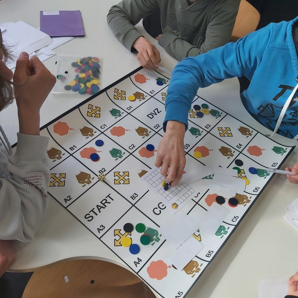 BAPitzemburg's tweet image. In het kader van de ILC&apos;s (interlevensbeschouwelijke competenties) volgden de vierdejaars een workshop van School zonder Racisme rond vluchtelingen. @GO_onderwijs #helemaalGO @StadMechelen #UnescoScholenVlaanderen @SDGsInSchools 
#SDG3 #SDG4 #SDG10 #SDG17
