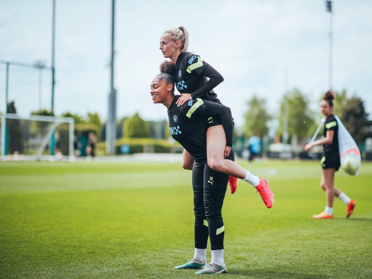 ManCity's tweet photo. Preparing for the last challenge of the WSL season! 💪 https://t.co/NiagxhEYIv