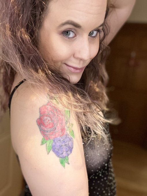 SALE on MY VIP! I&rsquo;ll be live on there tonight🥵  https://t.co/hP2jTVRfGC https://t.co/WYzrmPZeHh<a href="/tag/milf"class="tags"><span>#milf</span></a>