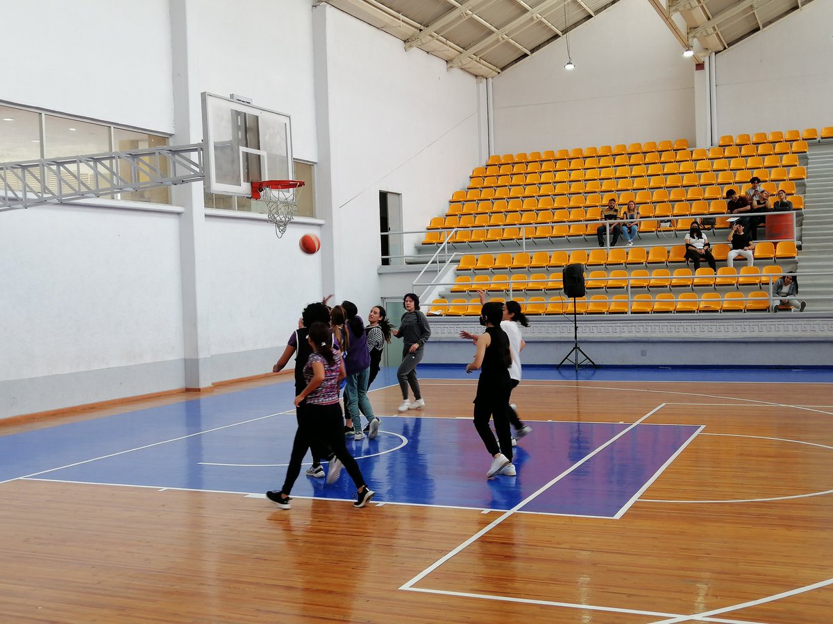 DavidCo76169072's tweet photo. Final femenil. Prepa 2 - 6 Tercero de secundaria https://t.co/bIlOXvqw0O