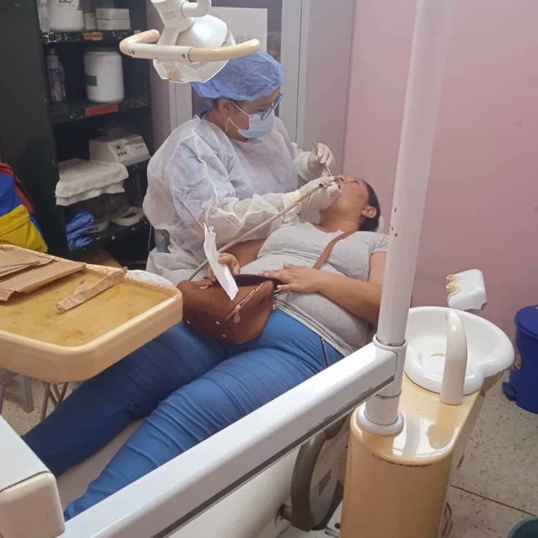 Los odontólogos del ASIC Panamericano durante las consultas regulares examinan  encías, boca, lengua y garganta como parte de la atención que brindan gracias a las políticas de salud del gobierno del presidente Nicolás Maduro. 

<a href="/mppsalud_vzla/">Salud Vzla</a> 
@magalygutierrezvina